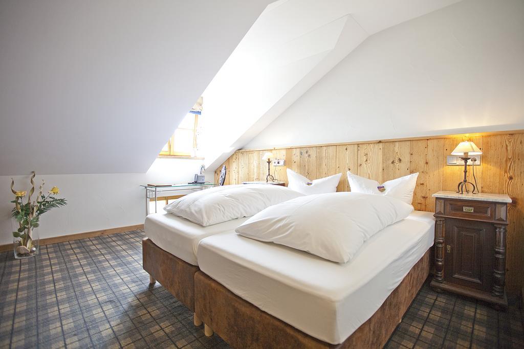 Die Post Landgasthof Aufkirchen Berg am Starnberger See Pokoj fotografie